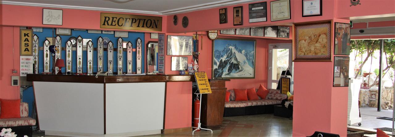 Kasgar Court Hotel Agia Varvara Екстер'єр фото